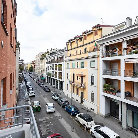 Apartment Certosa Enchanting With Balcony - Collection